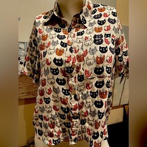 Adorable kitty button down shirt from Love Notes size small. NWT